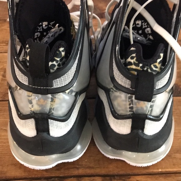 Nike Lebrun 19 Basketball Sneakers main image 8